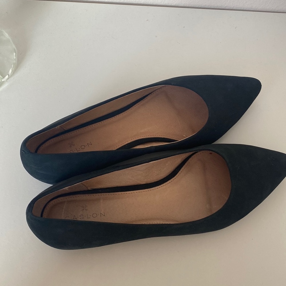Caslon Black pointed flats